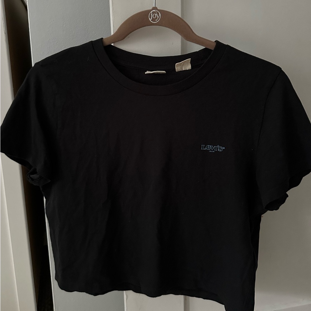 LEVI CROPPED TEE